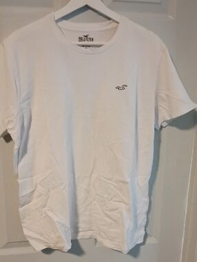 Hollister White Short Sleeve Crew Tee with Small Navy Seagull